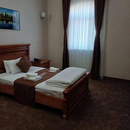 Maximum Hotel Navoï Extérieur photo