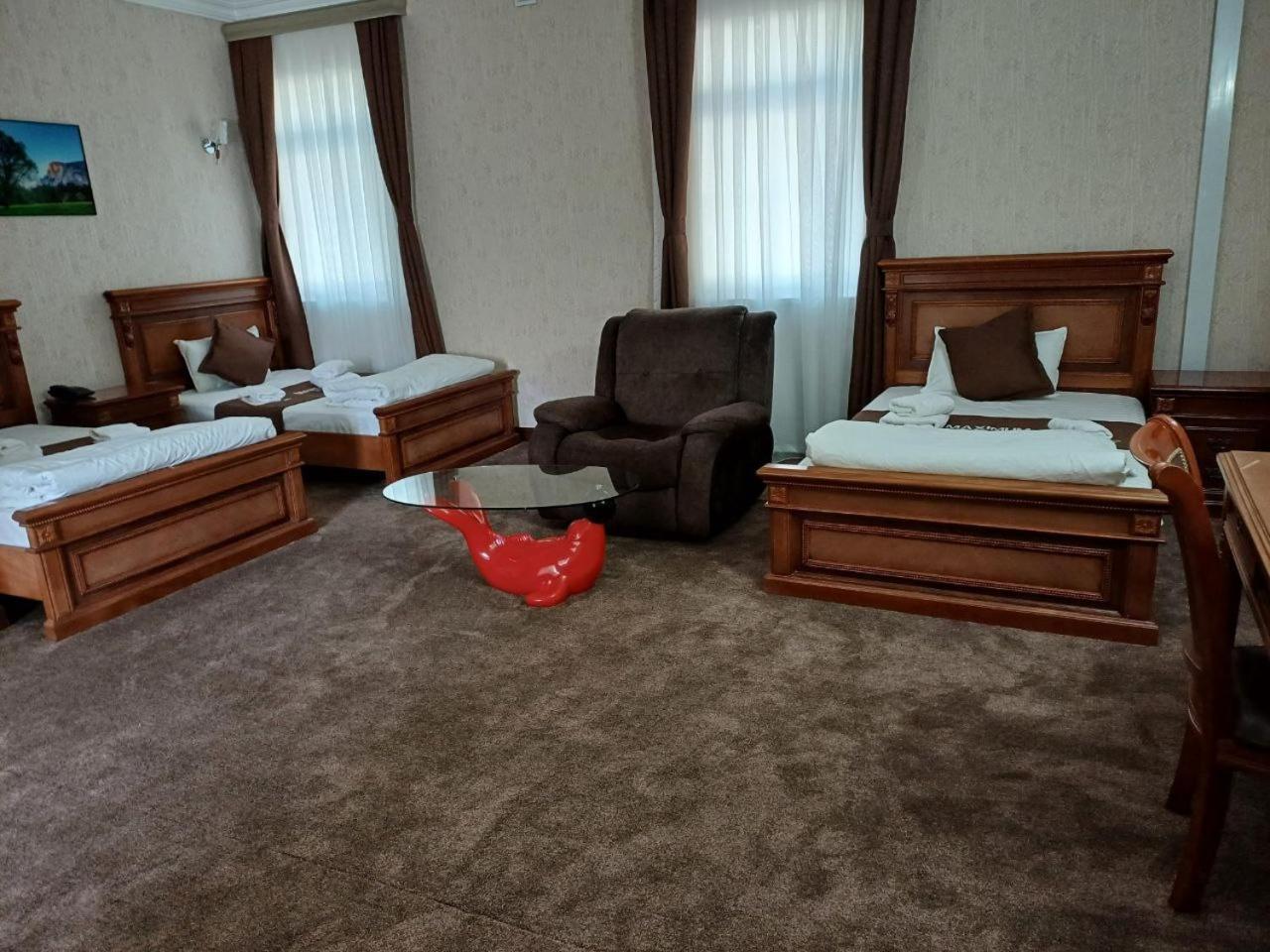 Maximum Hotel Navoï Extérieur photo