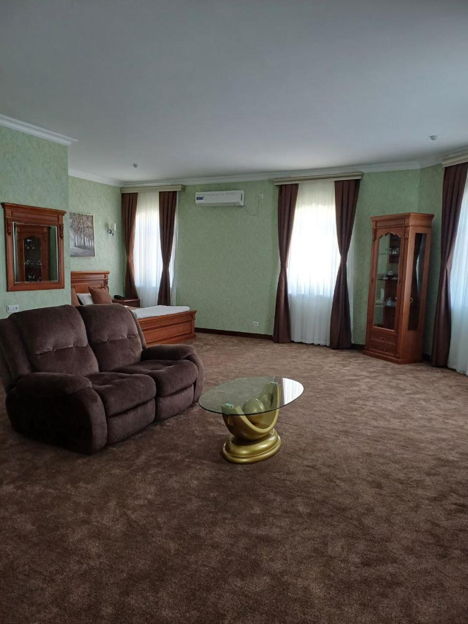 Maximum Hotel Navoï Extérieur photo